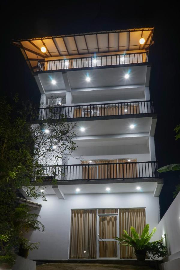 Pinnawala Elephant Front View Hotel Rambukkana ภายนอก รูปภาพ