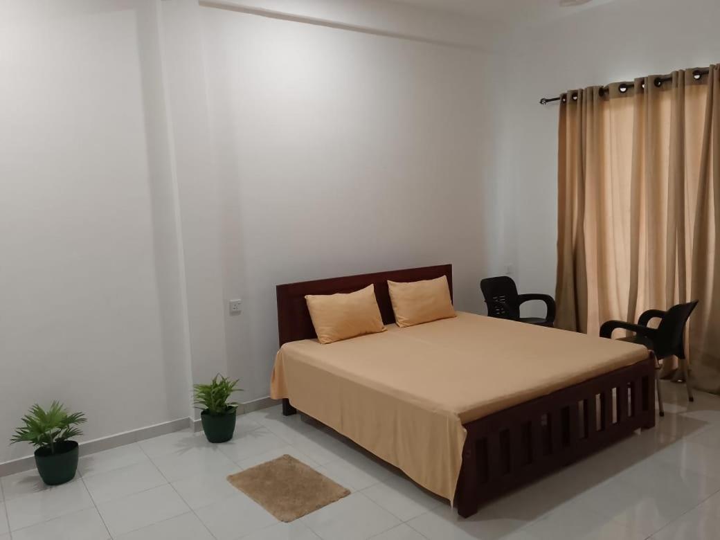 Pinnawala Elephant Front View Hotel Rambukkana ภายนอก รูปภาพ